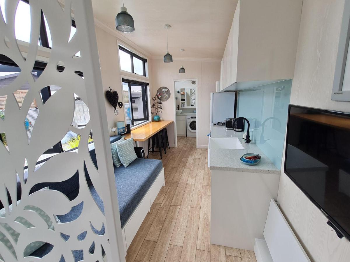 דירות וואיקאנה Aroha Tiny House Peka Peka מראה חיצוני תמונה