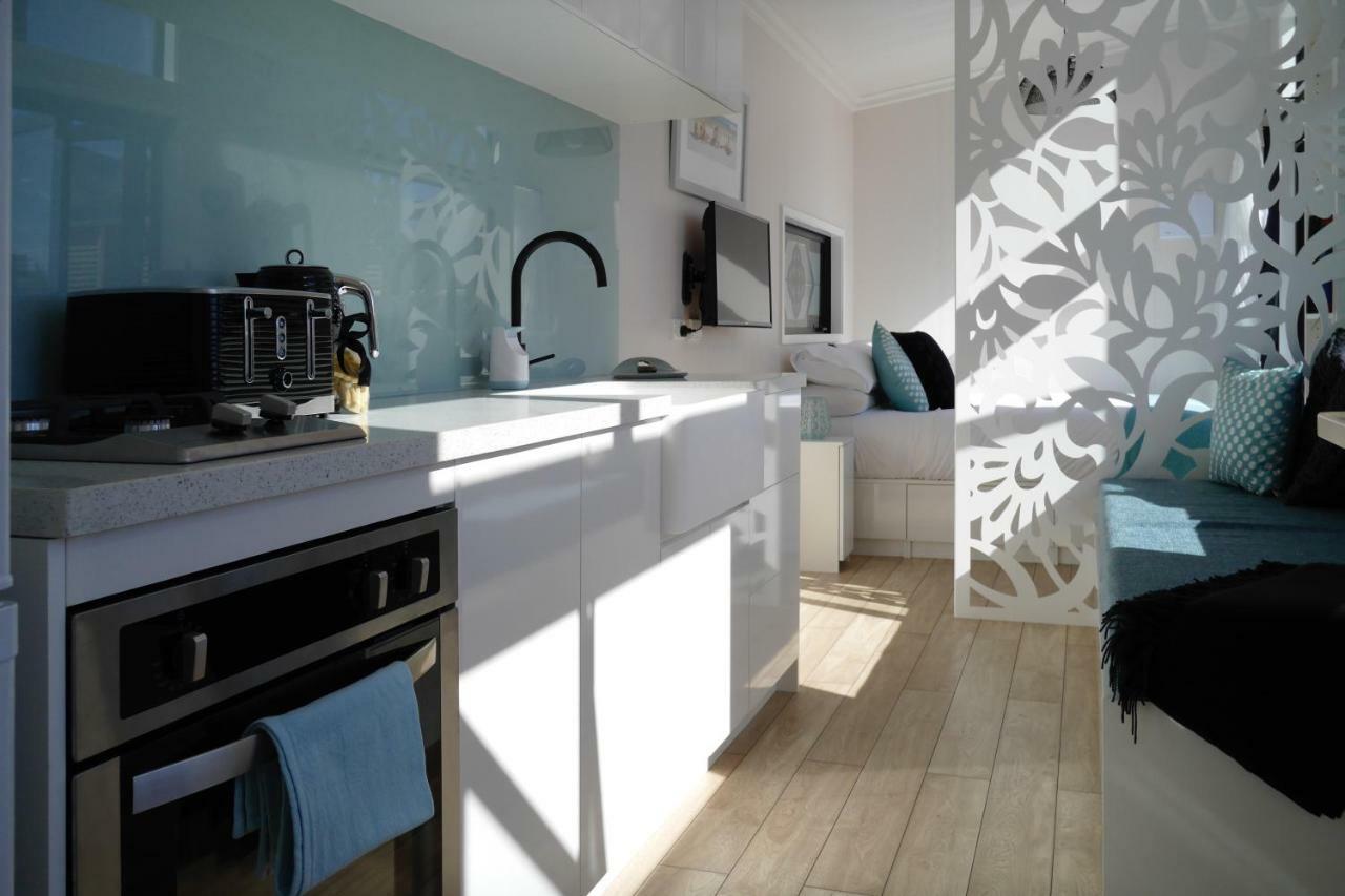 דירות וואיקאנה Aroha Tiny House Peka Peka מראה חיצוני תמונה